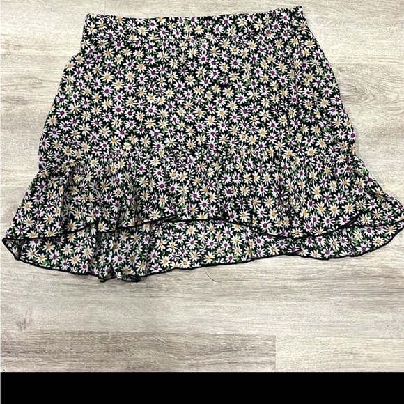 Zara daisy mini skirt - Picture 1 of 3